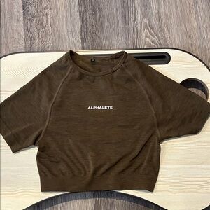 Alphalete Dark Brown Short Sleeve Top.    B1